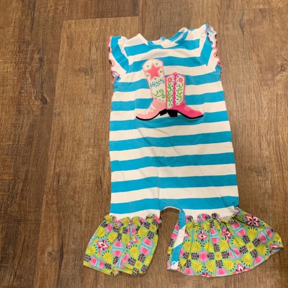 Giggle moon 12 months- boot pic